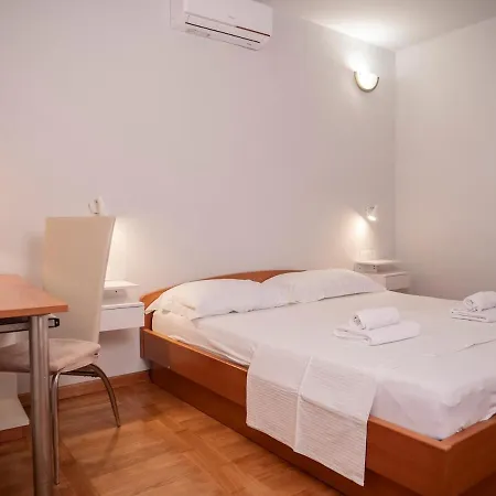 Jaksa-center Of Town Hvar Хвар