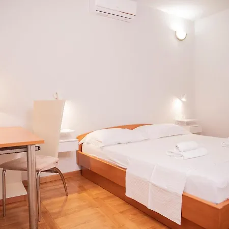 Jaksa-center Of Town Hvar *