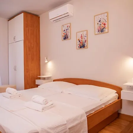 Jaksa-center Of Town Hvar Хвар